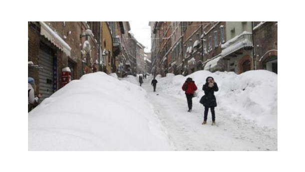 Immagine: Neve: Urbino la più colpita, forti disagi anche in città e rischio isolamento