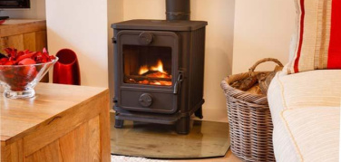 Riscaldarsi senza termosifoni: le alternative più sostenibili