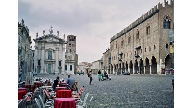 Immagine: Mantova, piano anti smog: blocco domenicale e targhe alterne