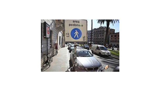 Immagine: Centro, ecco le isole pedonali violate 