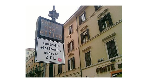 Immagine: Scontro sulla Ztl h24 nel Tridentino