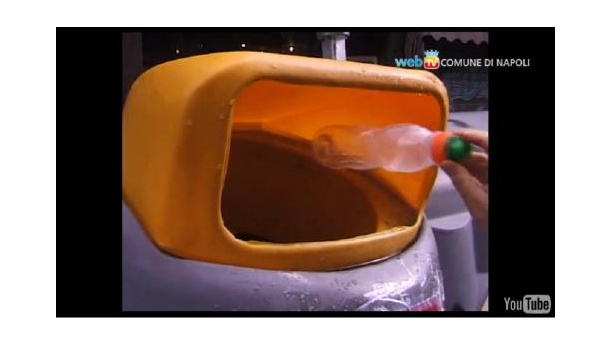 Immagine: Porta a porta a Scampia e Posillipo: nel 2011 95mila tonnellate in meno in discarica