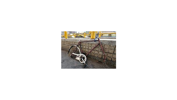 Immagine: Biciclette abbandonate: tocca ad Amsa toglierle dalla strada