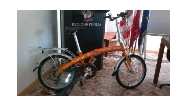 Immagine: Bari, Regione Puglia consegna 868 bici all'Università degli Studi di Bari