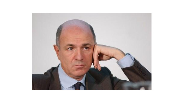 Immagine: Meno incentivi alle rinnovabili, più efficienza, idrocarburi e rigassificatori: ecco la ricetta energetica del ministro Passera