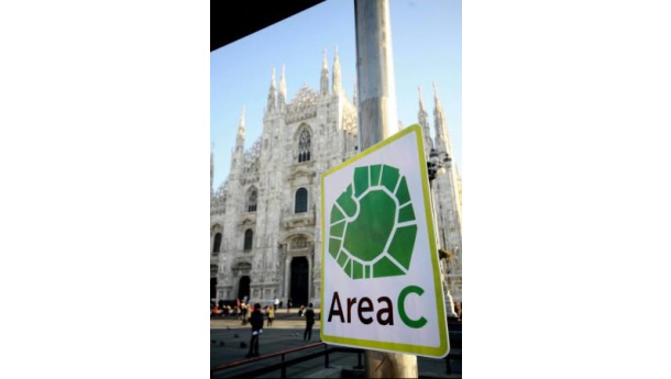 Immagine: Milano, spostarsi al tempo di Area C: bici e auto condivise vanno. Aumentano i passeggeri Atm