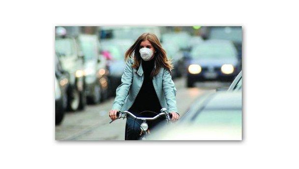 Immagine: A Roma si soffoca. PM10 e benzene fuori norma due giorni su tre