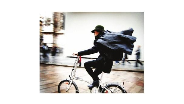 Immagine: La tribù delle due ruote che attraversa la città