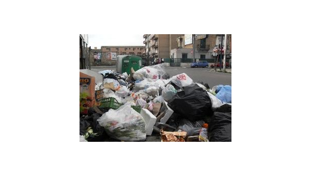 Immagine: Palermo: ferma la raccolta, in città è emergenza rifiuti
