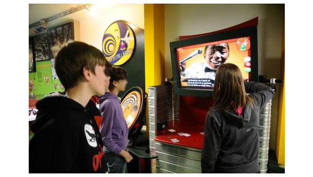 Immagine: Torino, una scatola magica per il riciclo delle lampade a basso consumo