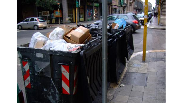 Immagine: Bari, dal 1° aprile cambiano gli orari di conferimento dei rifiuti indifferenziato e organico