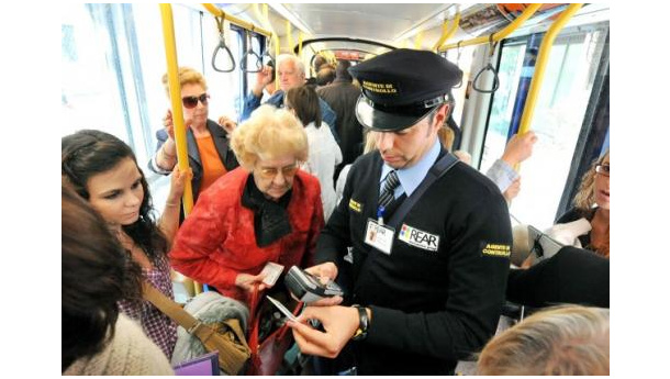 Immagine: Controllori sempre a bordo: solo 19 multe al giorno sulla linea 4, ma è boom di biglietti maggiorati
