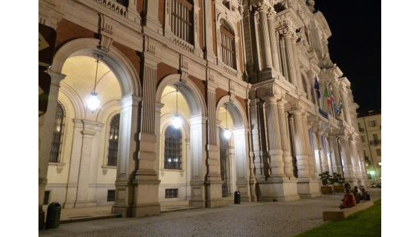 Immagine: Troppa luce? Comincia l'inchiesta notturna di Eco dalle Città