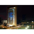 Immagine: Strade sovrailluminate in città: la Stazione Centrale alle due di notte | Video