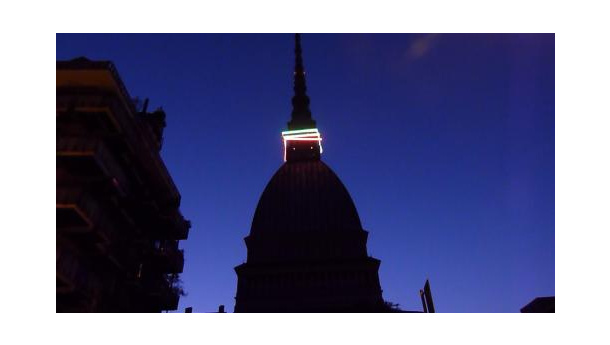 Immagine: L'Ora della Terra: lo spegnimento della Mole Antonelliana | Video