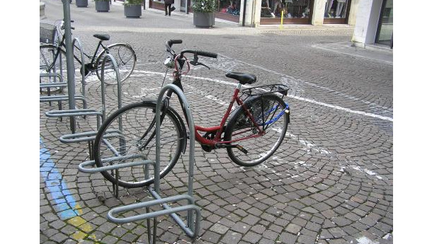 Immagine: 1300 nuovi posti per le bici in città entro l'anno