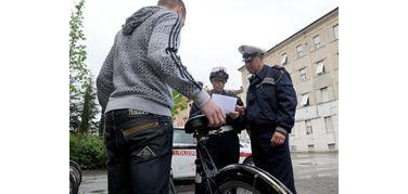 Bici sui marciapiedi: 79 multe in due anni. I ciclisti: 