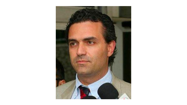 Immagine: Rifiuti, de Magistris: ''Su differenziata nostro trend è del 25%''