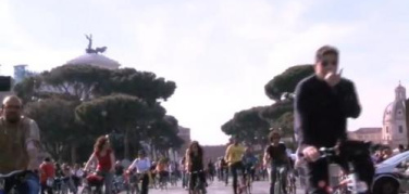 #salvaiciclisti: volti e voci della manifestazione | Video