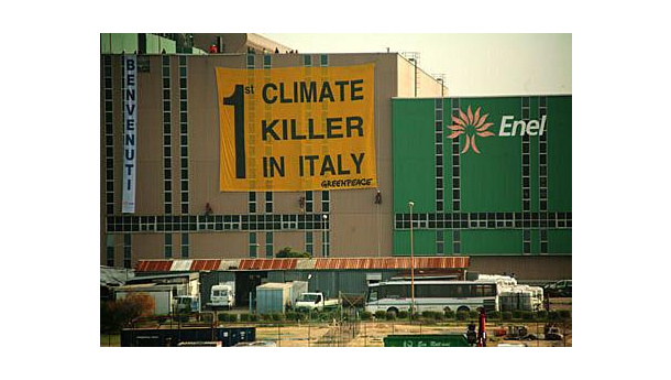 Immagine: Blitz Greenpeace alla Centrale di Cerano: protesta contro l'uso del carbone | Dossier