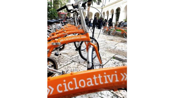 Immagine: Cicloattivi università fa tappa al Politecnico di Bari: consegnate 217 biciclette