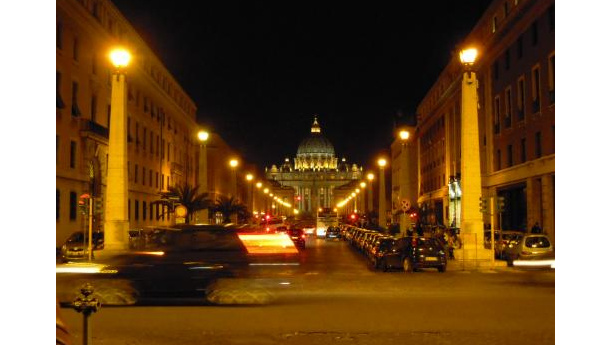 Immagine: Luci in città, poca vigilanza e rischio sprechi: Roma e le altre
