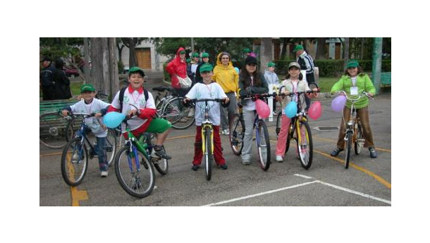 Immagine: Domenica la 13esima edizione di Bimbimbici: bambini in sella in 242 città italiane