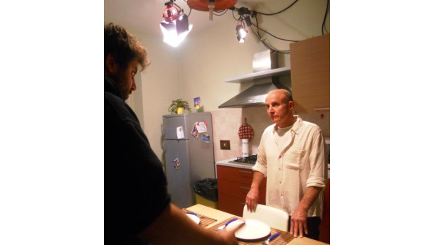 Immagine: Giuseppe Cederna ad Alba per le riprese di “Meno 100 chili”