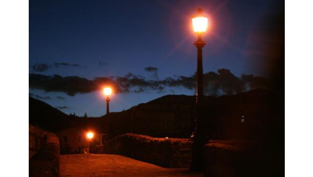Immagine: Illuminazione pubblica: i costi aumentano e qualche comune spegne i lampioni