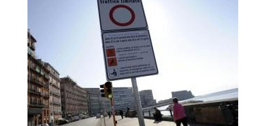 Napoli, Ztl del Mare in versone light: orario accorciato di quattro ore