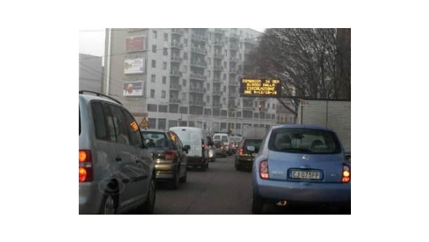 Immagine: 2000 firme in meno del necessario e il referendum contro Area C non si farà