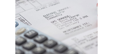 Bollette alle stelle? In un dossier la verità di Legambiente: non è colpa delle rinnovabili