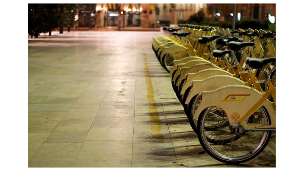 Immagine: Bike sharing a Milano: si pedala tutta la notte nei weekend d’estate