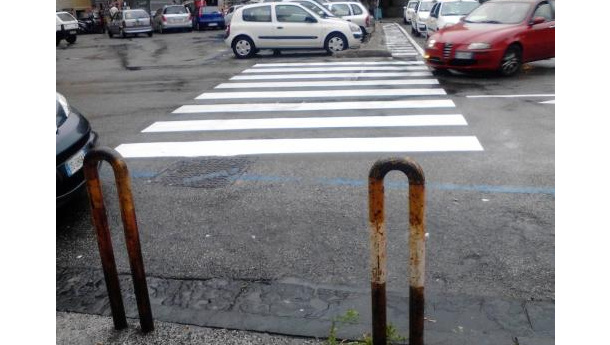 Immagine: Napoli. Strisce pedonali per canguri? La denuncia del Comitato Valori collinari