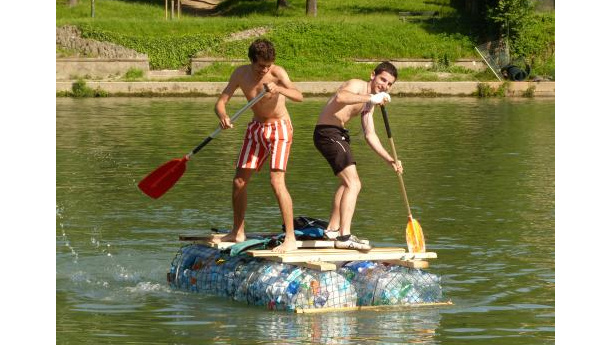 Immagine: PO-TIKI, la zattera di bottiglie di plastica | Video e foto
