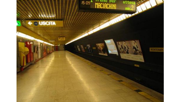 Immagine: ATM: abbassare le luci in metropolitana contro il carobolletta