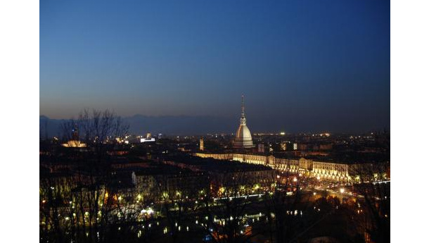 Immagine: Comune di Torino, previsione di bilancio 2012: la spesa per l'illuminazione pubblica calerebbe del 25%