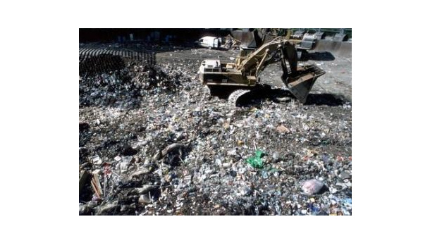 Immagine: Roma, i rifiuti saranno mandati altrove solo se trattati. Intanto i comitati chiedono il referendum per abrogare il piano regionale