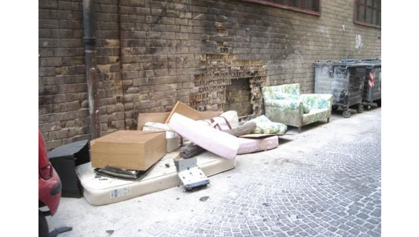 Immagine: Rifiuti: nuove bonifiche di ASIA (che però durano poco) | Foto