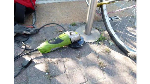 Immagine: La bici ritrovata. Storia vera tra seconde catene, cesoie e denuncia.