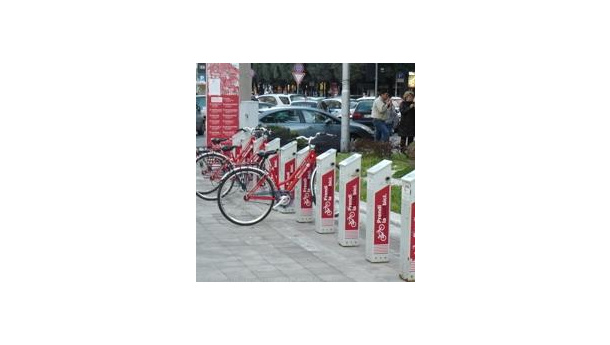 Immagine: Bari, atti vandalici e furto al bike sharing al parcheggio di 