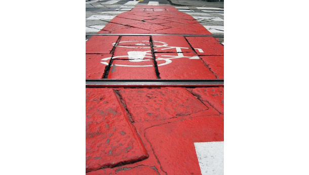 Immagine: Prima della veglia in memoria di Gianmatteo, l'assessore Lubatti riceve una delegazione di ciclisti