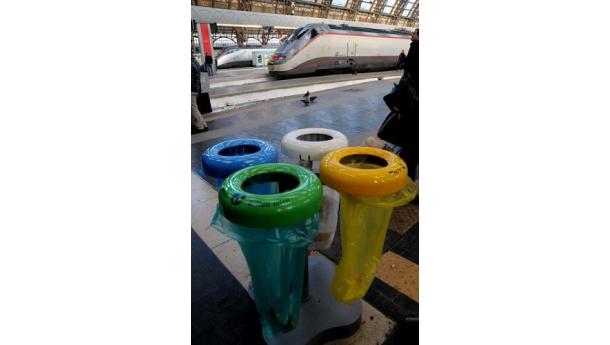 Immagine: Raccolta differenziata nelle stazioni ferroviarie. Risponde Federambiente