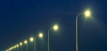 Città inglesi a luci spente, botta e risposta sulla sicurezza