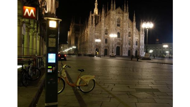 Immagine: Milano: Maran, dal 24 agosto al 21 settembre torna il bike sharing notturno