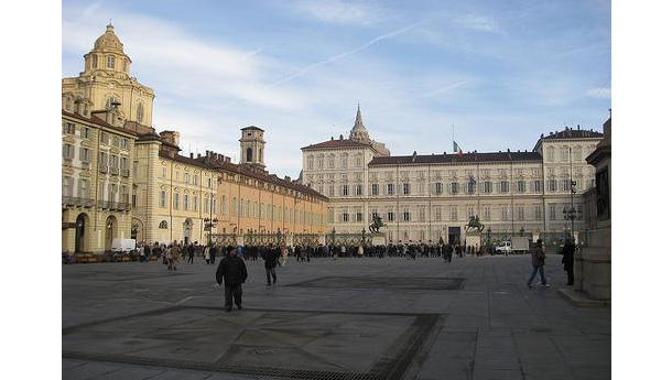 Immagine: Sedie a sdraio a noleggio in Piazza Castello?