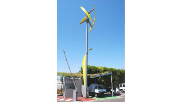 Immagine: Auto elettrica via col vento: a Barcellona la prima stazione di ricarica a energia eolica