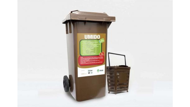 Immagine: A spasso con AMSA: è iniziata la distribuzione dei kit per l'umido. Il nostro Video