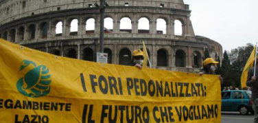 Legambiente: pedonalizzare le aree di pregio contro la sosta selvaggia