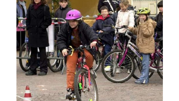 Immagine: Chi per giocare, chi per pedalare...